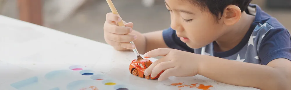 孩子參與創作活動