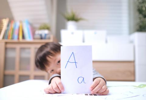 如何把握幼兒語言發展黃金期 (0至6歲)，提升英語敏感度？